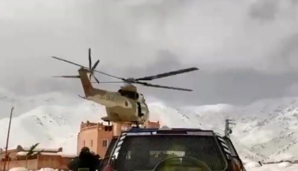 بالفيديو..مروحية تابعة للقوات المسلحة الملكية تتدخل لإنقاذ سيدة حامل حاصرتها الثلوج بإحدى الدواوير ضواحي ورزازات